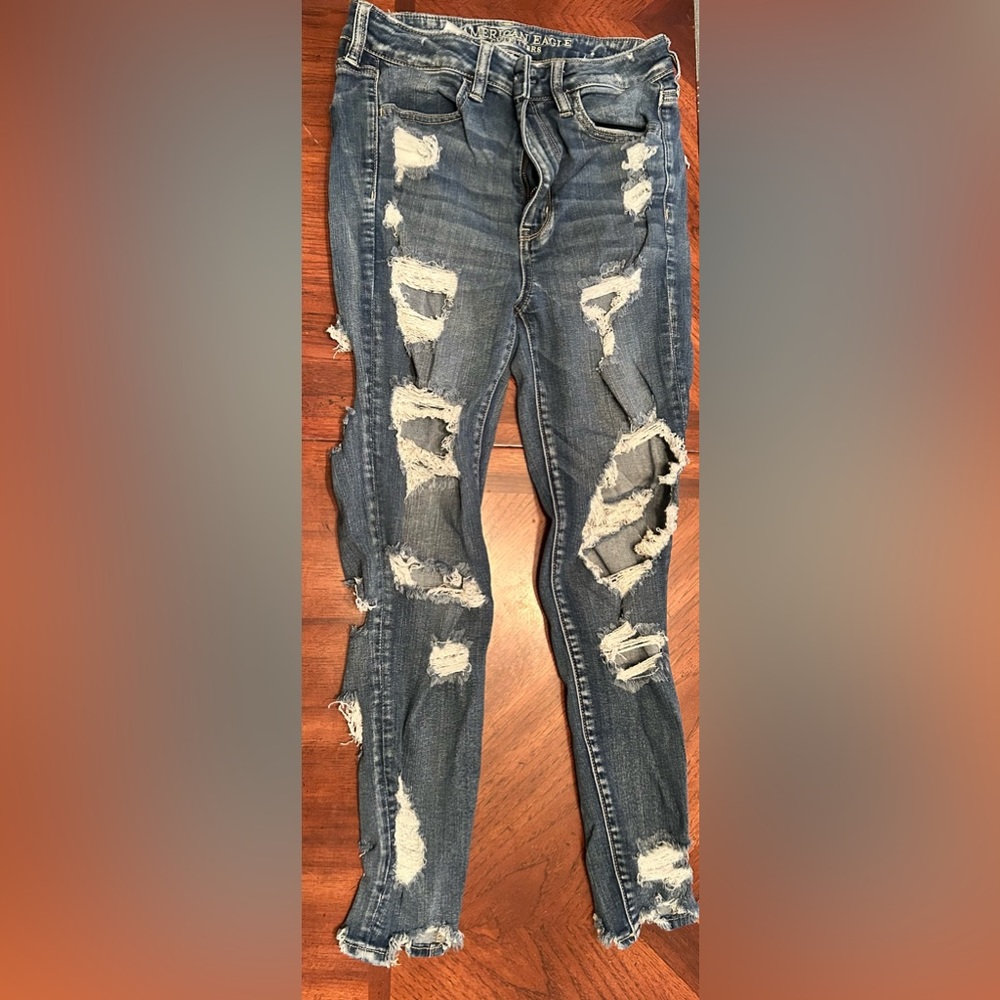 American Eagle Ripped Jeans ~ sz 6